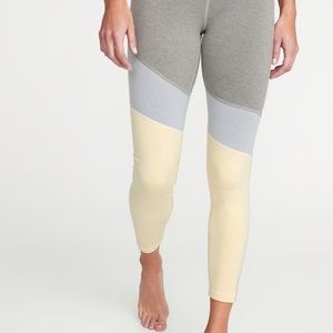 🚫SOLD Old Navy Color Block 7/8 High Rise Leggings🚫